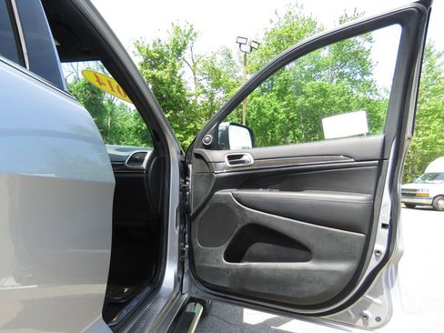 Used 2014 Jeep Grand Cherokee Overland w/ Advanced Technology Group AWD/4WD image 12