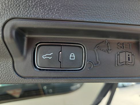 Used 2025 Ford Explorer Active AWD/4WD image 11