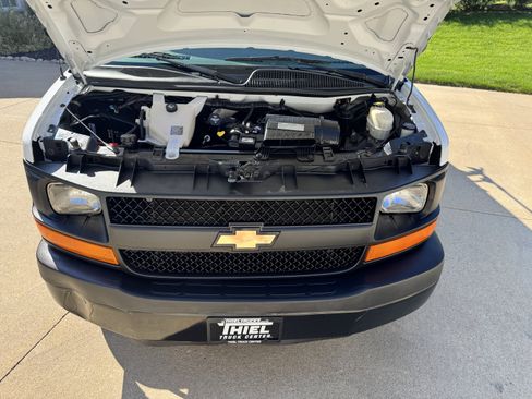 Used 2015 Chevrolet Express 2500 RWD image 30