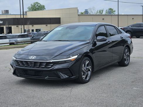 New 2026 Hyundai Elantra Limited FWD image 3