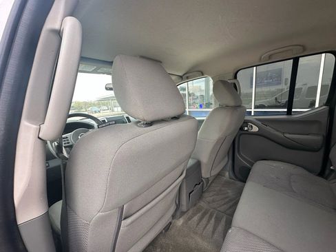 Used 2018 Nissan Frontier SV image 14