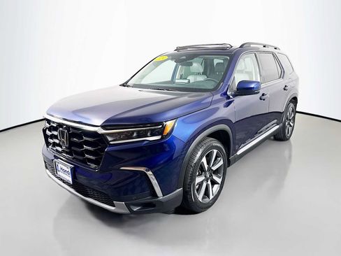 Certified 2024 Honda Pilot Touring image 3