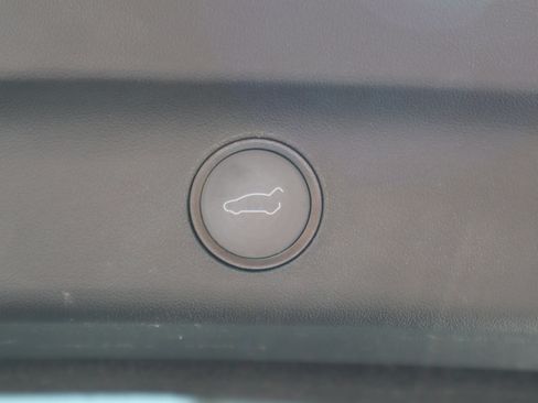 Used 2022 Tesla Model Y Long Range AWD/4WD image 29