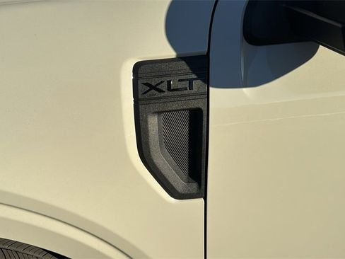 Certified 2024 Ford Maverick XLT w/ XLT Luxury Package image 7