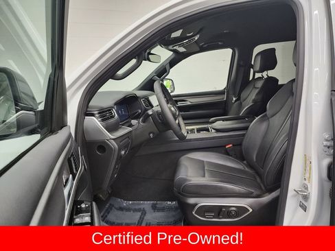Certified 2025 Jeep Wagoneer Series II w/ 8-Passenger Seating Package AWD/4WD image 12