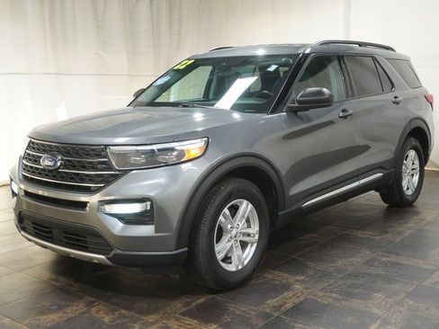 Used 2022 Ford Explorer XLT w/ Equipment Group 202A image 2
