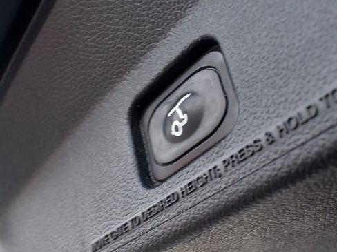 Used 2019 Ford Explorer Platinum image 32