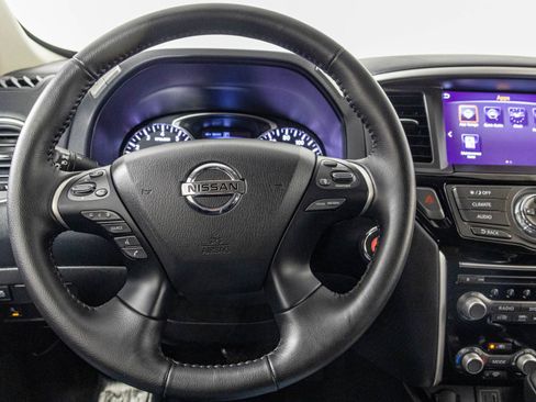 Used 2020 Nissan Pathfinder SV image 28