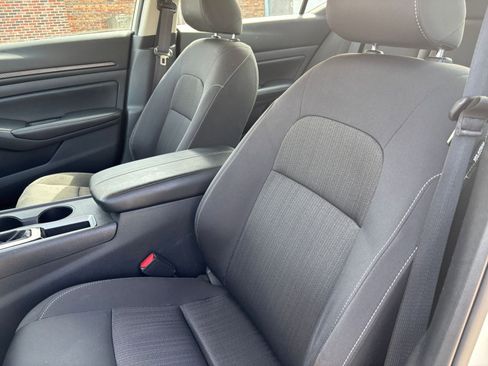 Used 2025 Nissan Altima 2.5 SV FWD image 35