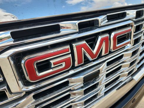 Used 2024 GMC Sierra 2500 Denali w/ Denali Reserve Package AWD/4WD image 32