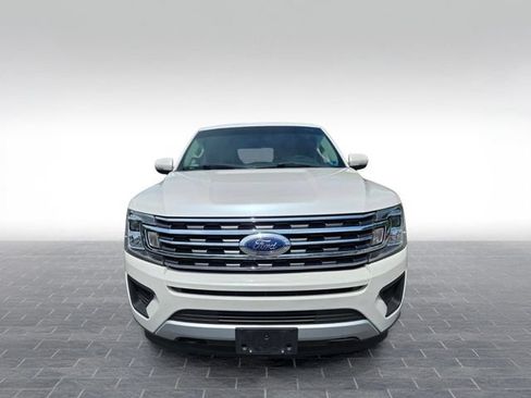 Used 2018 Ford Expedition XLT w/ Equipment Group 201A AWD/4WD image 2