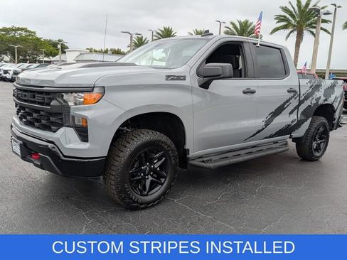 Used 2025 Chevrolet Silverado 1500 Custom Trail Boss w/ LPO, Dark Essentials Package image 3