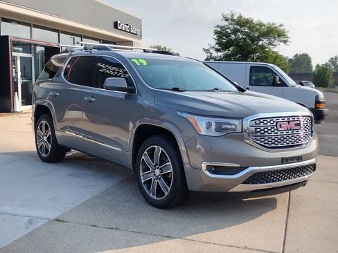 Used 2019 GMC Acadia Denali FWD image 3