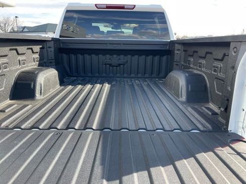 Used 2025 Chevrolet Silverado 1500 LT Trail Boss w/ Dark Appearance Package image 9