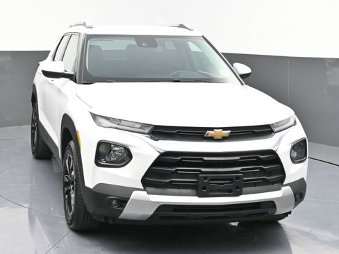 Used 2023 Chevrolet TrailBlazer LT w/ Convenience Package image 2