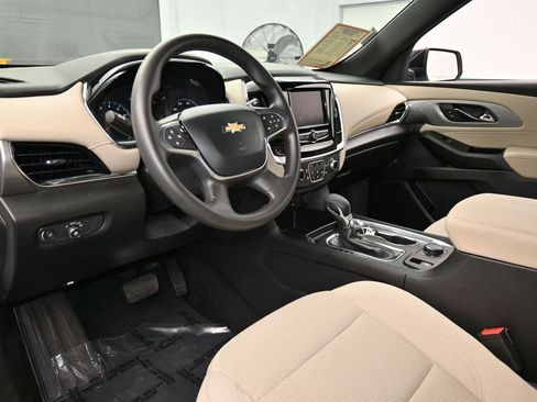 Used 2023 Chevrolet Traverse LS image 12