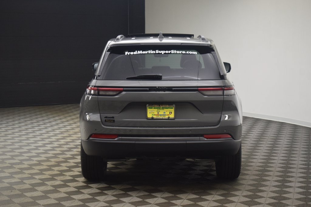 New 2027 Jeep Grand Cherokee Limited w/ Limited Altitude Package AWD/4WD image 13