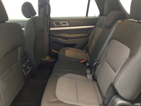 Used 2016 Ford Explorer XLT w/ Equipment Group 201A FWD image 18