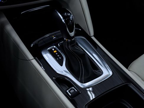 Used 2019 Buick Regal Essence w/ Driver Confidence Package I image 42