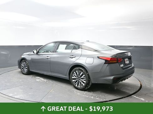 Used 2024 Nissan Altima 2.5 SV image 13