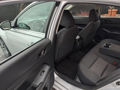 Used 2024 Nissan Altima 2.5 SV image 21