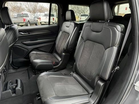 Used 2024 Jeep Grand Cherokee L Altitude image 30