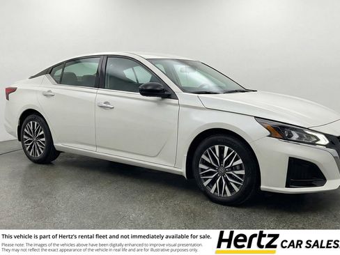 Used 2025 Nissan Altima 2.5 SV image 1
