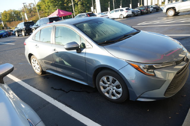 Used 2025 Toyota Corolla LE FWD image 3