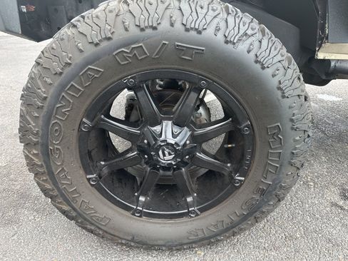 Used 2017 Jeep Wrangler Unlimited Rubicon w/ Cold Weather Group image 16