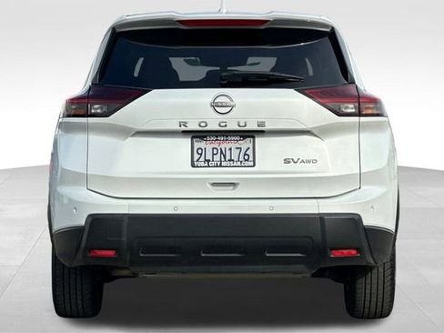 Used 2024 Nissan Rogue SV image 5