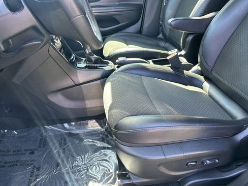 Used 2021 Buick Encore Preferred w/ Safety Package II image 10