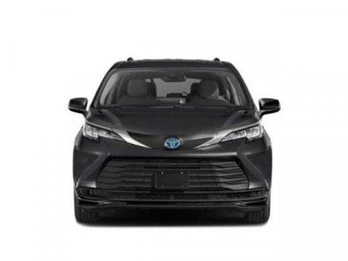 Certified 2024 Toyota Sienna LE image 4