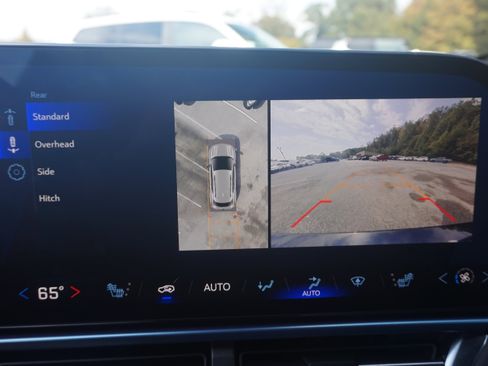 Used 2025 Chevrolet Equinox EV LT w/ Convenience Package image 28