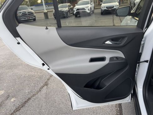 Used 2022 Chevrolet Equinox LS w/ LS Convenience Package image 15