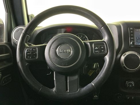 Used 2015 Jeep Wrangler Rubicon w/ Power Convenience Group image 13