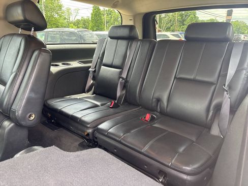 Used 2007 Chevrolet Suburban LT w/ LT Preferred Equipment Group AWD/4WD image 20