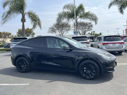 Used 2022 Tesla Model Y Long Range image 27