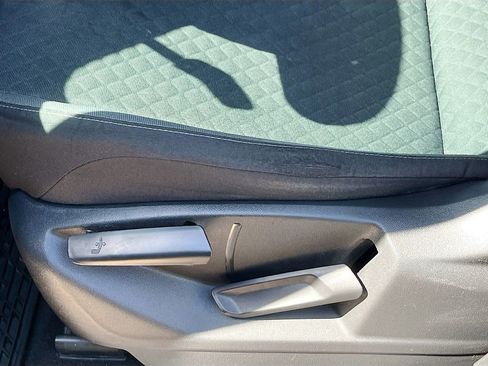 Used 2018 Volkswagen Tiguan S image 19