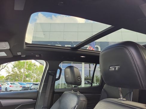 Used 2025 Buick Enclave Sport Touring w/ Power Package image 11