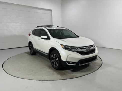 Used 2018 Honda CR-V Touring image 2