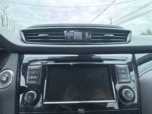 Used 2022 Nissan Rogue Sport SV image 15