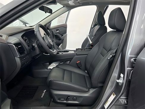 Used 2023 Nissan Rogue SV w/ SV Premium Package image 44