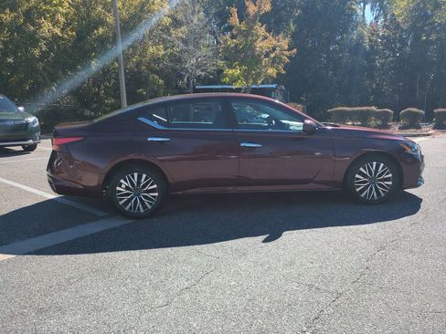 Used 2023 Nissan Altima 2.5 SV image 4