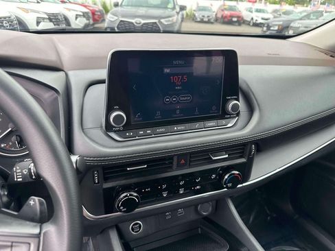 Used 2023 Nissan Rogue S AWD/4WD image 28