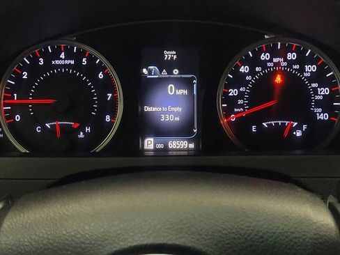 Used 2016 Toyota Camry SE FWD image 23