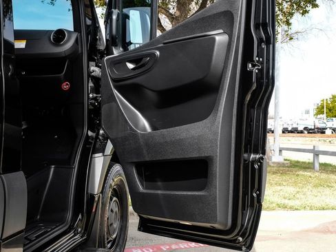 Used 2025 Mercedes-Benz Sprinter 2500 w/ Dashboard Charging Package image 35