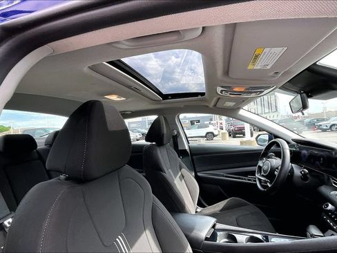 Used 2025 Hyundai Elantra SEL FWD image 21