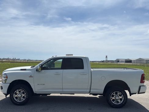 Used 2024 RAM 2500 Laramie AWD/4WD image 2