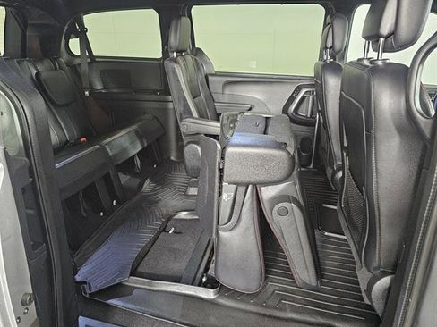 Used 2019 Dodge Grand Caravan GT image 17