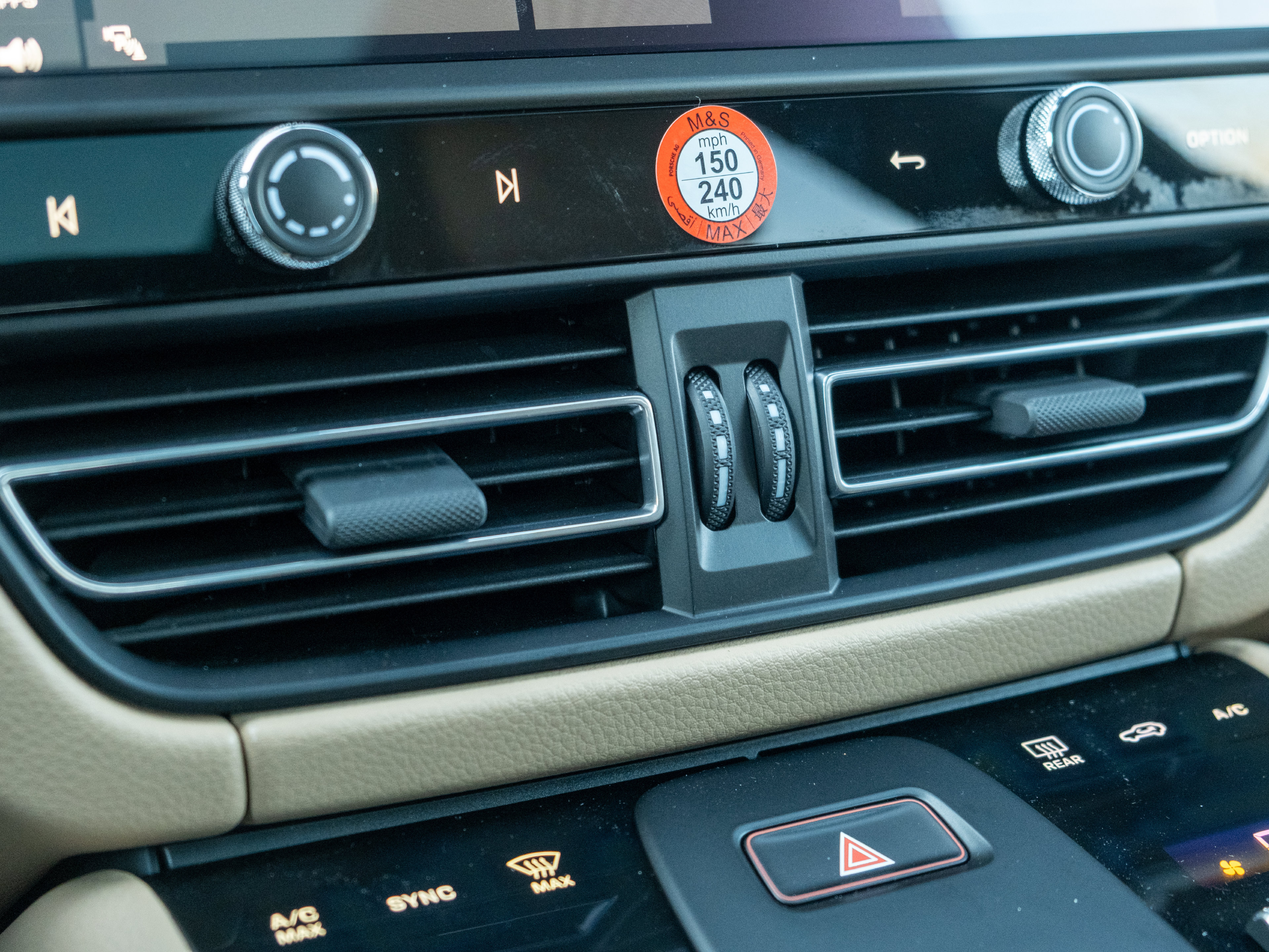 Certified 2026 Porsche Macan AWD/4WD image 30